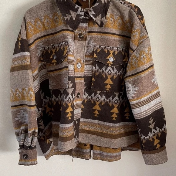 Western Aztec Southwest Western Jacket Pockets Distressed Hem Detail - Picture 1 of 10